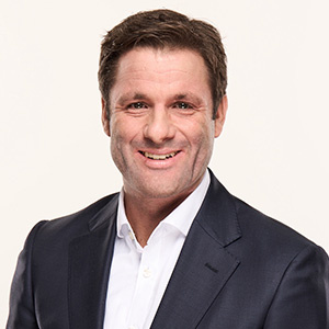 Dr. Johannes Fues